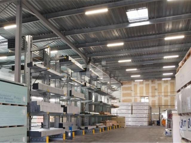 Local Commercial location à Melun, Combs-la-ville