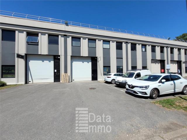 Local Commercial location à Torcy, Lognes