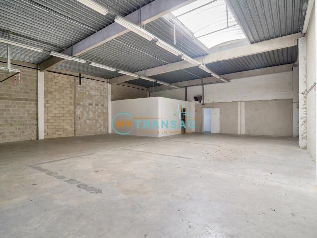 Local Commercial location à Z.A.E. Paris-Est, Lognes