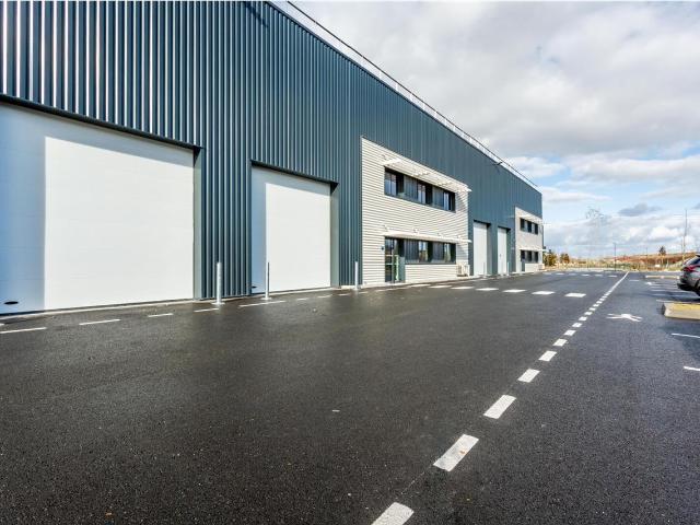 Local Commercial location à Bordeaux, Ambarès-et-lagrave