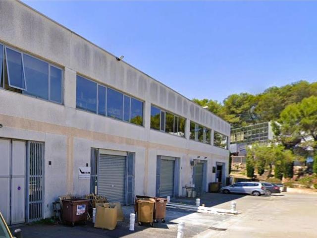Local Commercial location à Les Trois Moulins, Antibes