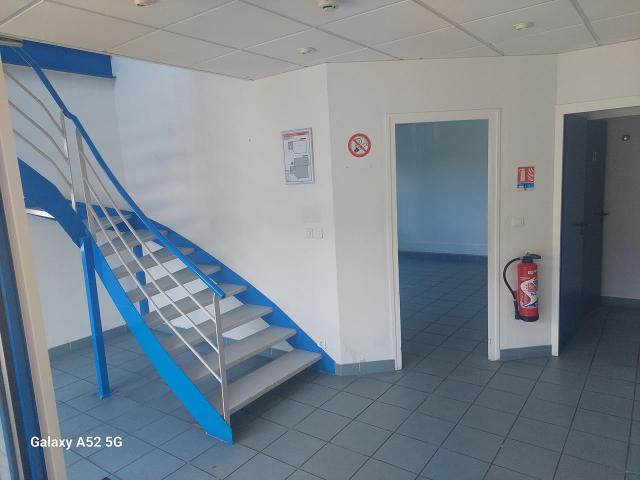 Local Commercial location à Saint-Julien-en-Genevois, Archamps