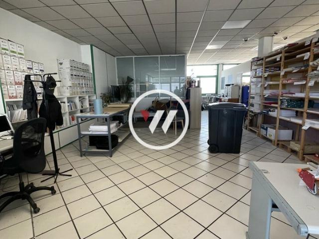 Local Commercial location à Marseille, Aubagne