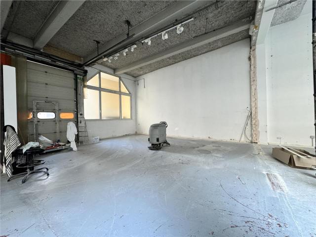 Local Commercial location à Saint-Denis, Aubervilliers