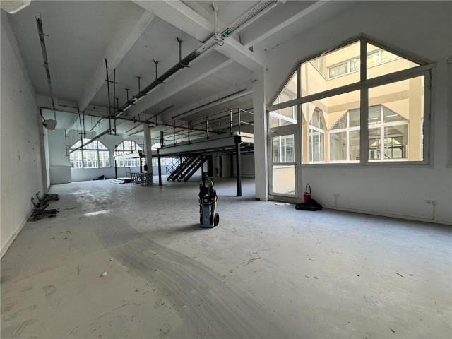 Local Commercial location à Saint-Denis, Aubervilliers