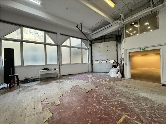 Local Commercial location à Saint-Denis, Aubervilliers