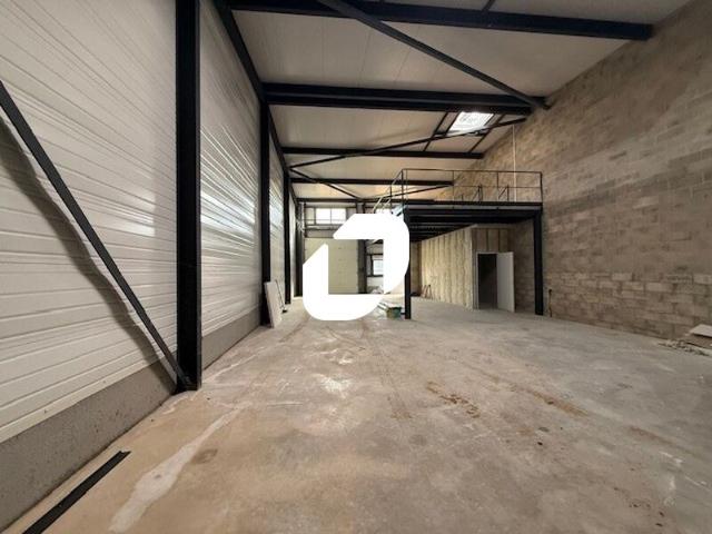 Local Commercial location à Pontoise, Ennery