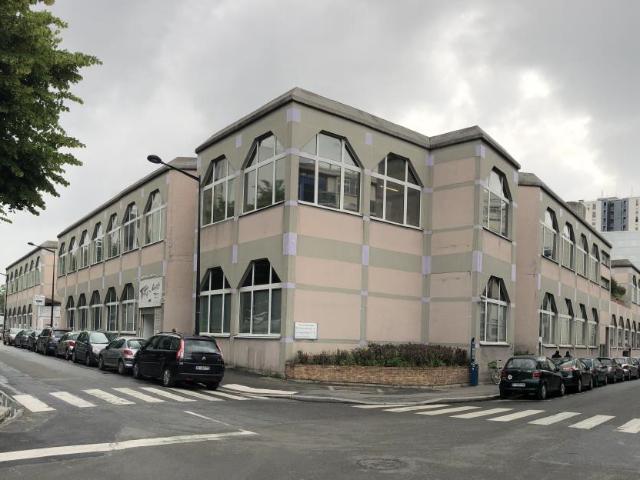 Local Commercial location à Saint-Denis, Aubervilliers