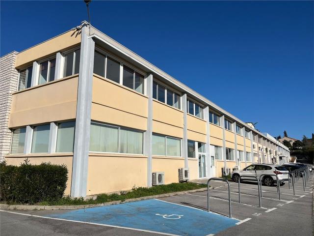Local Commercial location à Grasse, Biot