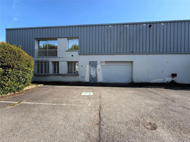 Local Commercial location à Versailles, Buc