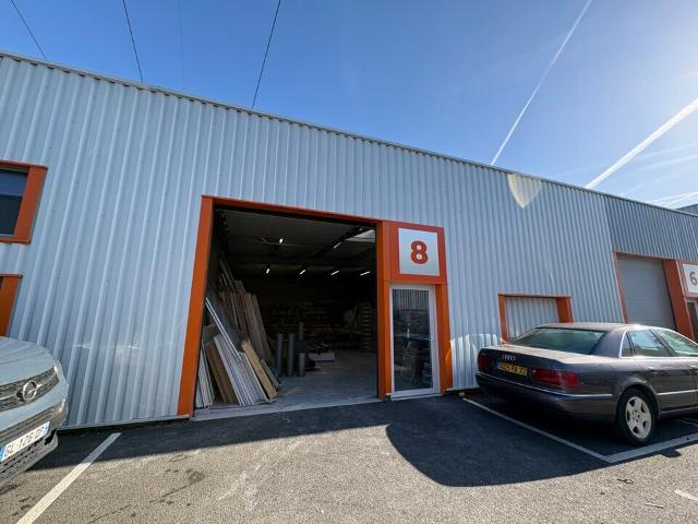 Local Commercial location à Bordeaux, Carbon-blanc