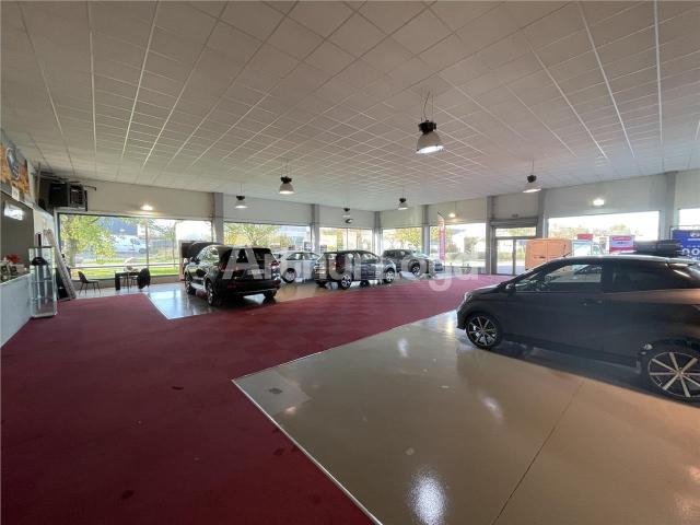 Local Commercial location à Lens, Carvin