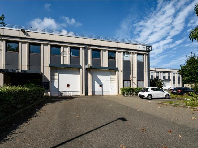 Local Commercial location à Pontoise, Neuville-sur-oise
