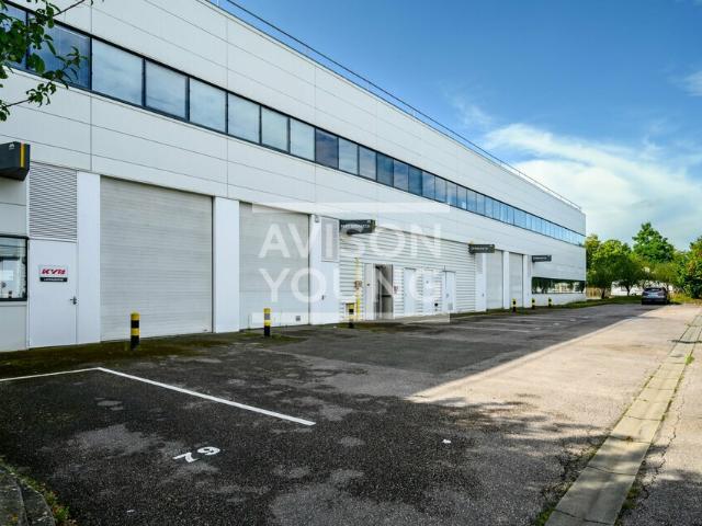 Local Commercial location à Pontoise, Cergy