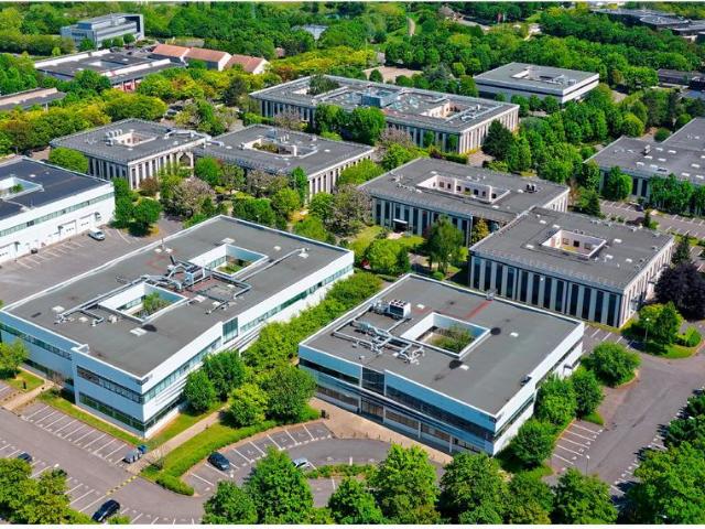 Local Commercial location à Pontoise, Cergy