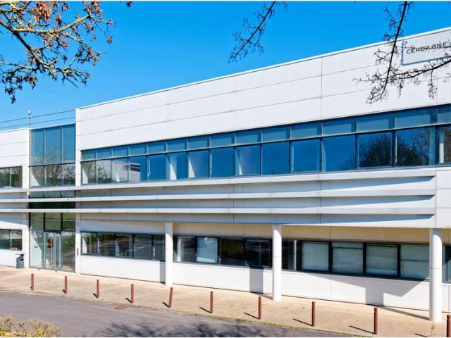 Local Commercial location à Pontoise, Cergy