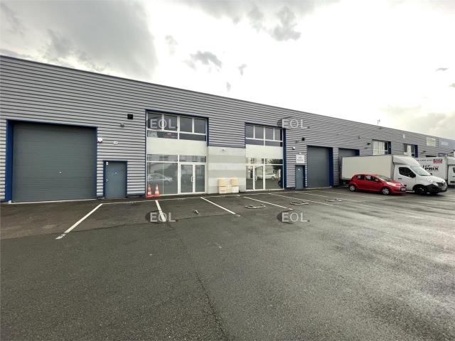 Local Commercial location à Senlis, Chambly