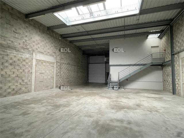 Local Commercial location à Senlis, Chambly