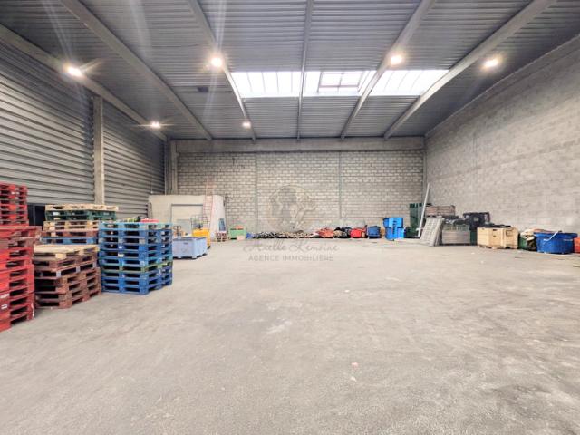 Local Commercial location à Chassieu, Rhône
