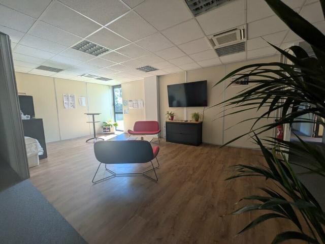 Local Commercial location à Rouen, Cléon