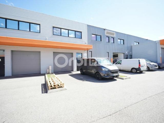 Local Commercial location à Corbas, Rhône