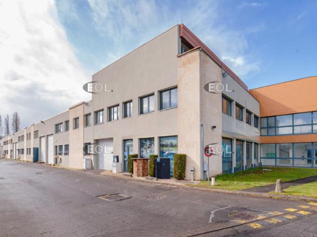 Local Commercial location à Torcy, Emerainville