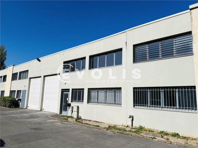 Local Commercial location à Torcy, Emerainville