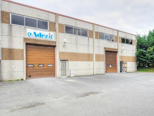 Local Commercial location à Ennery, Val-d'Oise