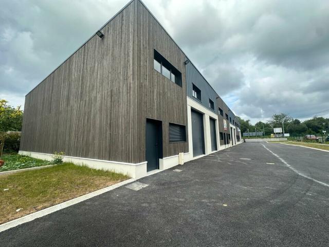 Local Commercial location à Pontoise, Ennery