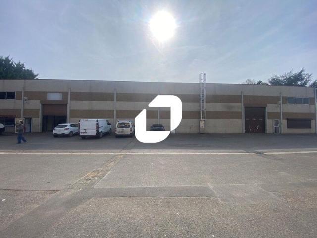 Local Commercial location à Pontoise, Ennery