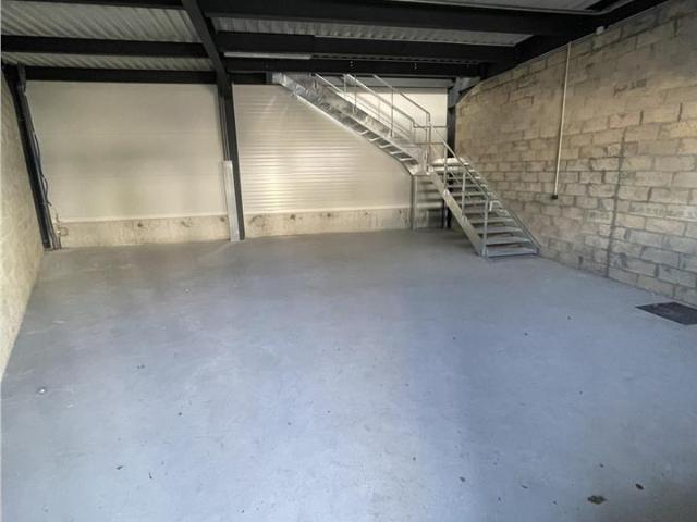 Local Commercial location à Saint-Denis, Epinay-sur-seine