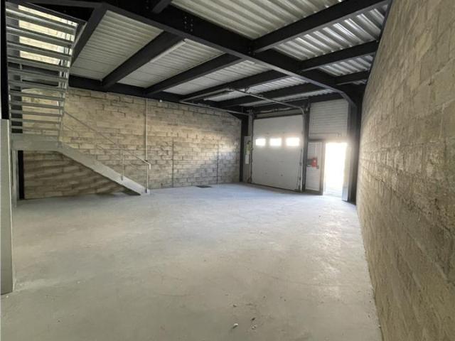 Local Commercial location à Saint-Denis, Epinay-sur-seine
