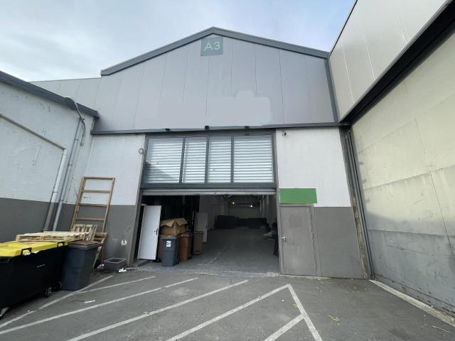 Local Commercial location à Saint-Denis, Epinay-sur-seine