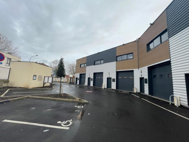 Local Commercial location à Saint-Denis, Epinay-sur-seine