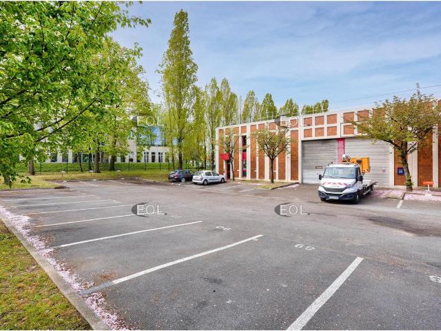 Local Commercial location à Pontoise, Eragny