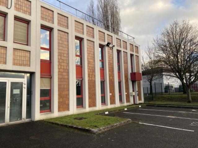 Local Commercial location à Pontoise, Eragny