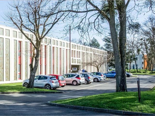 Local Commercial location à Pontoise, Eragny