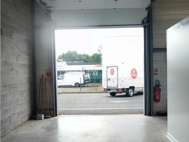 Local Commercial location à Bordeaux, Eysines