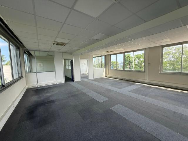 Local Commercial location à Nanterre, Gennevilliers