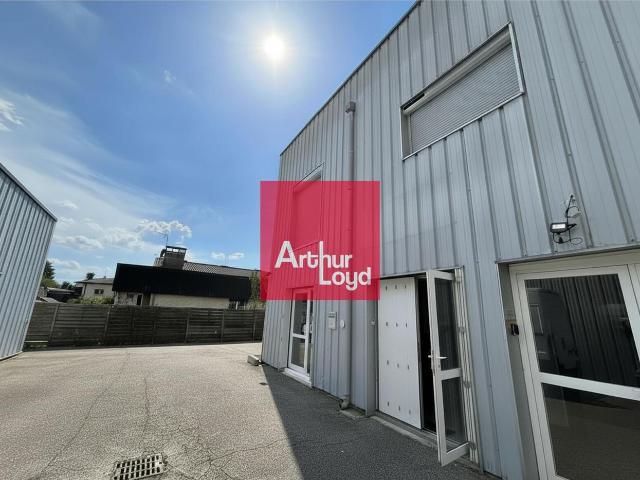 Local Commercial location à Grenoble, Gières