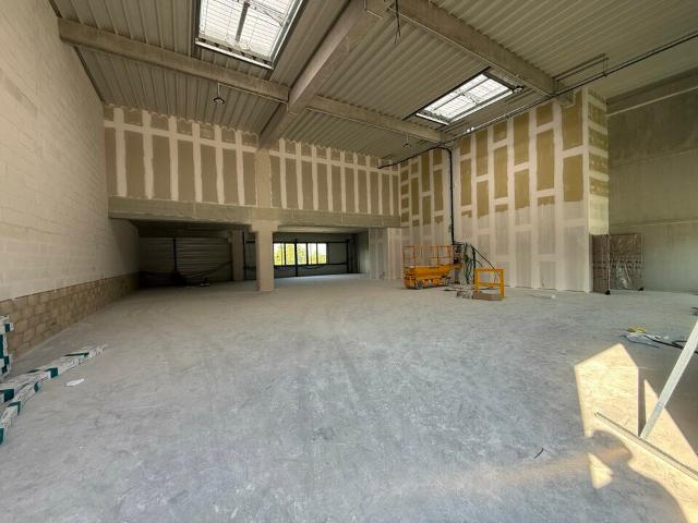 Local Commercial location à Zone industrielle des Cressonnières, Gonesse