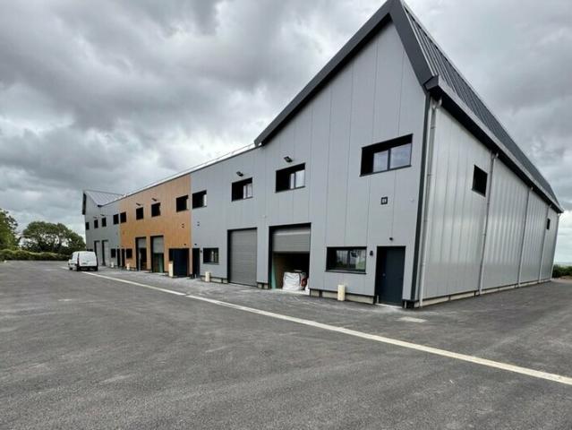 Local Commercial location à Pontoise, Hérouville