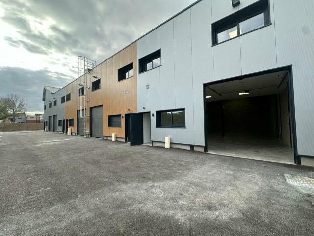 Local Commercial location à Pontoise, Hérouville