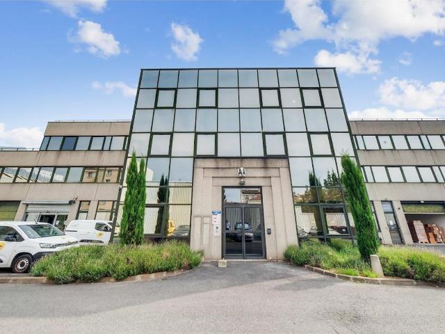 Local Commercial location à L'Haÿ-les-Roses, Ivry-sur-seine