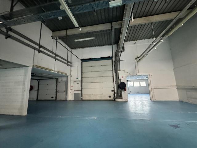 Local Commercial location à L'Haÿ-les-Roses, Ivry-sur-seine