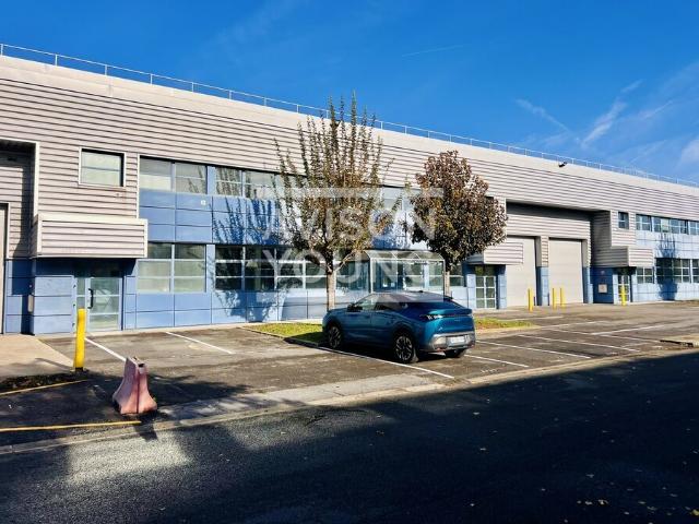 Local Commercial location à Saint-Denis, La Courneuve