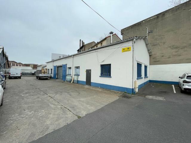 Local Commercial location à Saint-Denis, La Courneuve