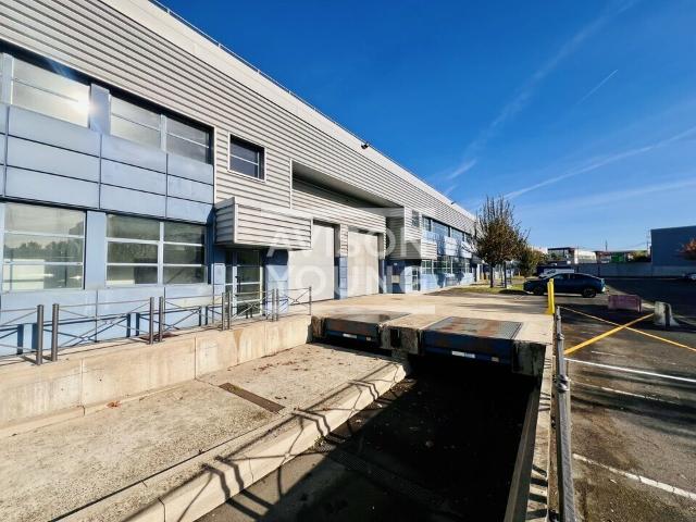 Local Commercial location à Saint-Denis, La Courneuve