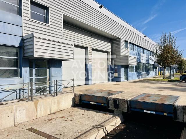 Local Commercial location à Saint-Denis, La Courneuve