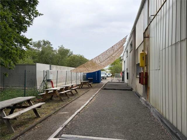 Local Commercial location à Bordeaux, Le Haillan